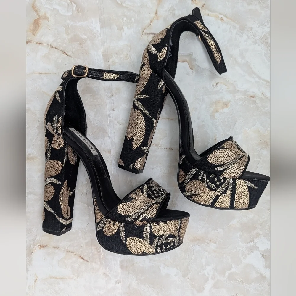 Steve Madden Woman's Black and Gold Hight Heels Shoes Size 7.5 M
